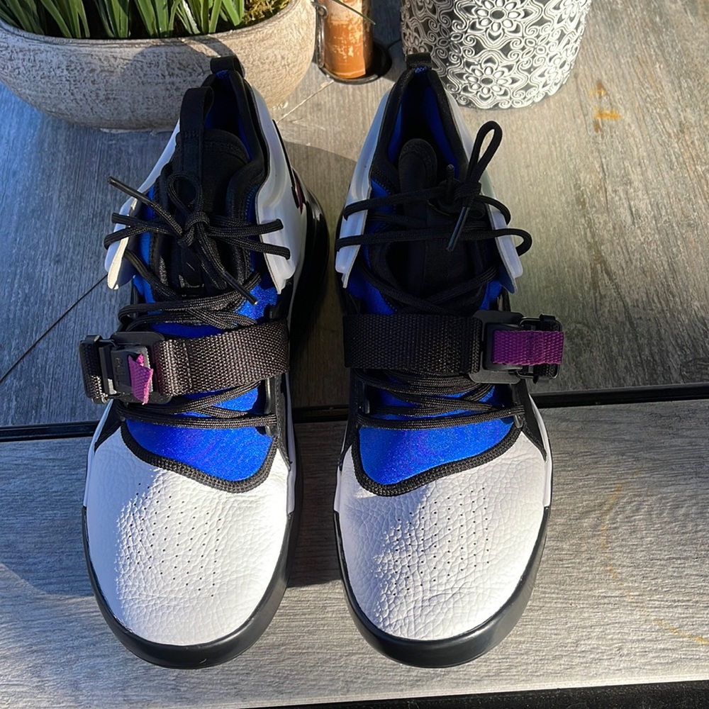 Nike Air Force 270